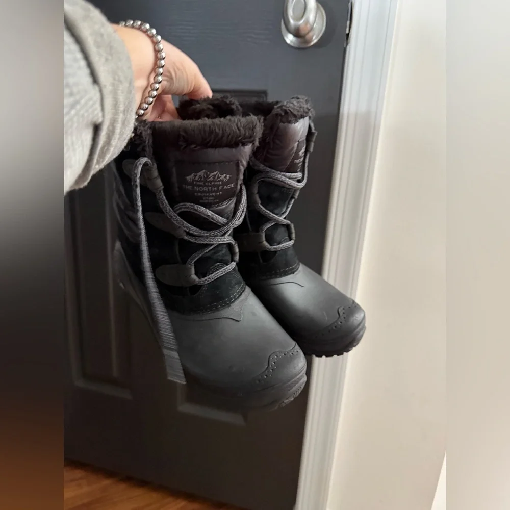 The North Face Women's Shellista II Shorty Boots - Black and Gray - Picture 6 of 10